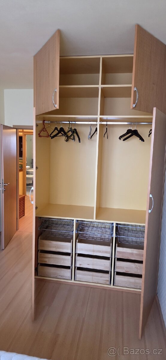 Ložnice - postel, skříň, toaletni stolek - 9