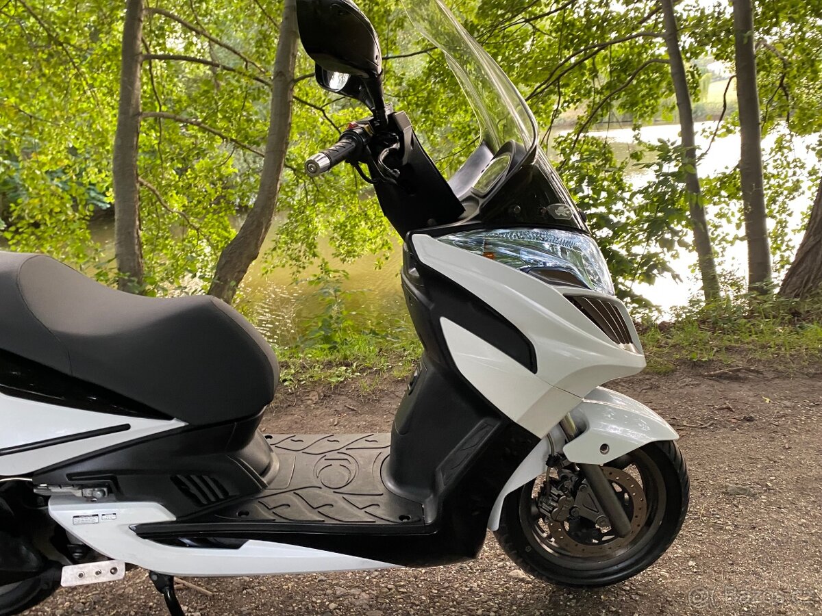 Kymco Grand Dink 300i - 9