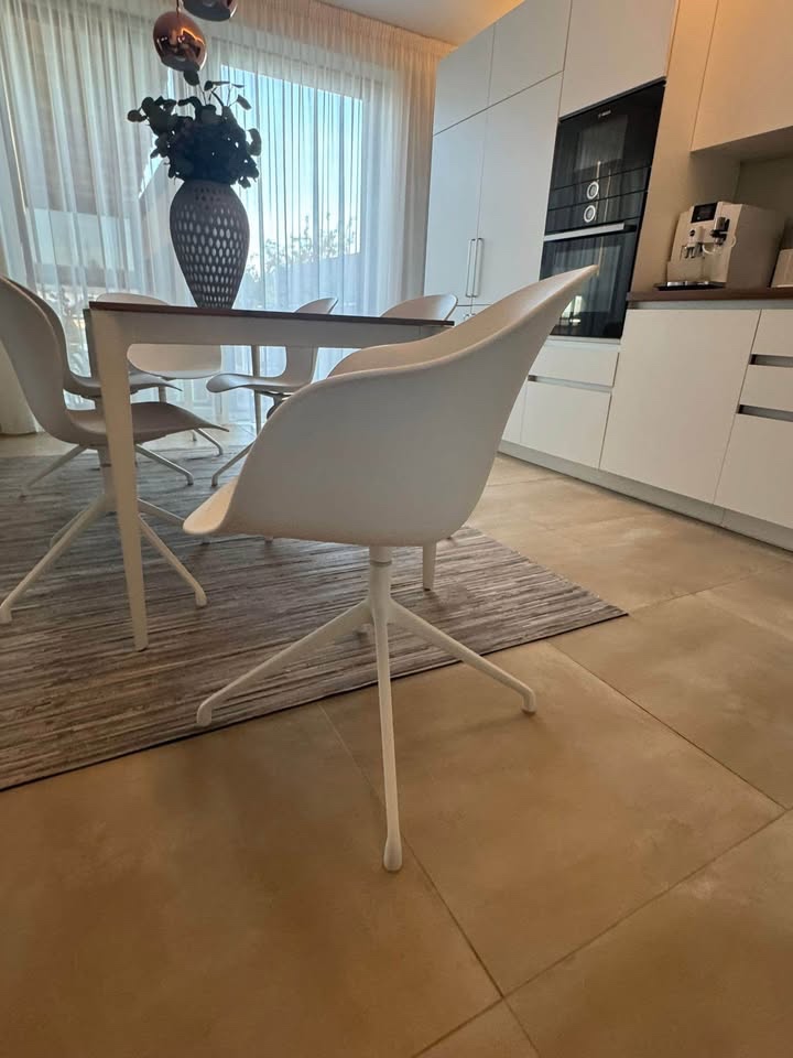 Jídelní stůl + židle BoConcept - 9