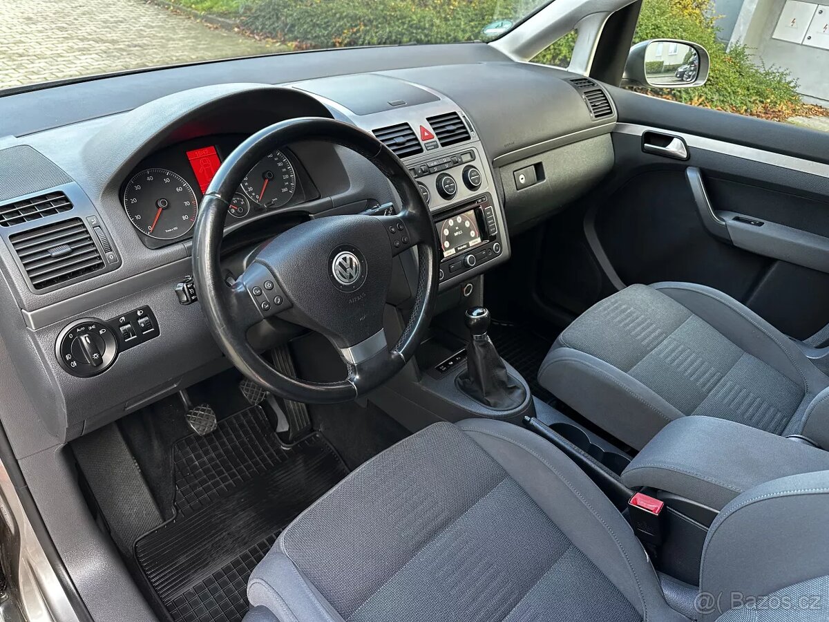 Volkswagen Touran 1.4 TSI 103 kW Highline Navi ParkAssist - 9