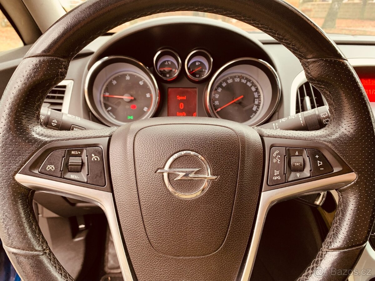 Prodám OPEL ASTRA J SPORTS TOURER 2.0 CDTI (118kW), 3/2011 - 9