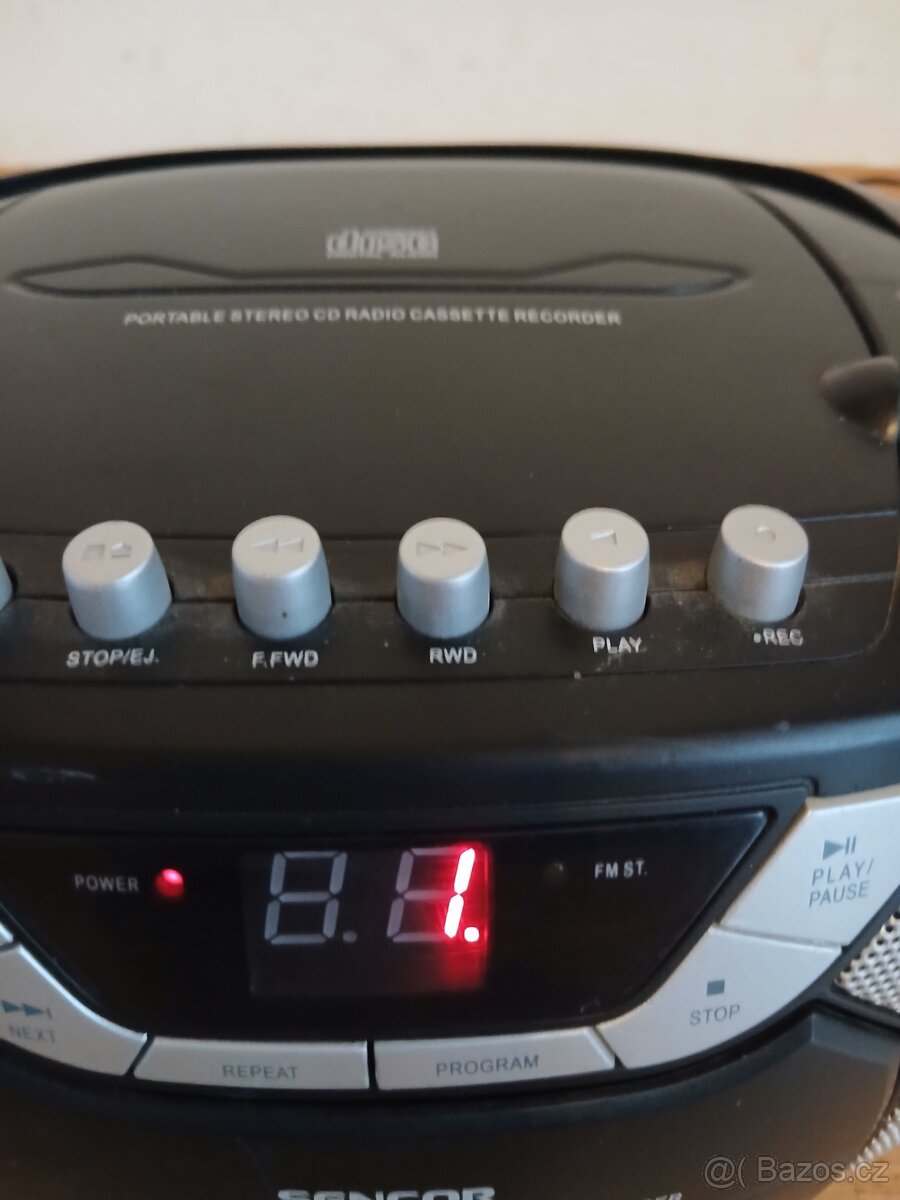 RÁDIO VAJÍČKO ZN. SENCOR 220 V. - 9