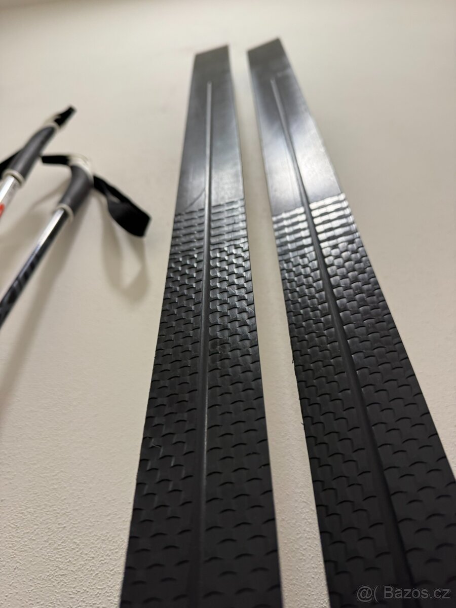 Běžkařský set - lyže + hůlky - 9