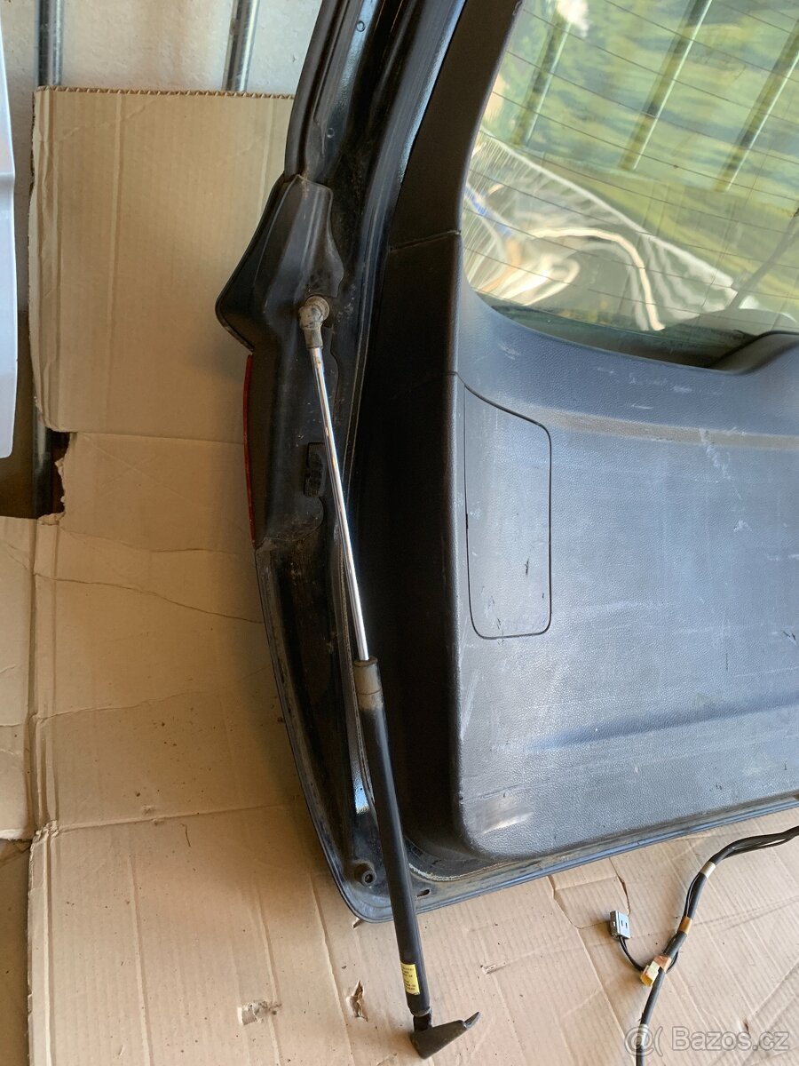 Subaru Outback 2009-2015, zadní 5. dveře - 9