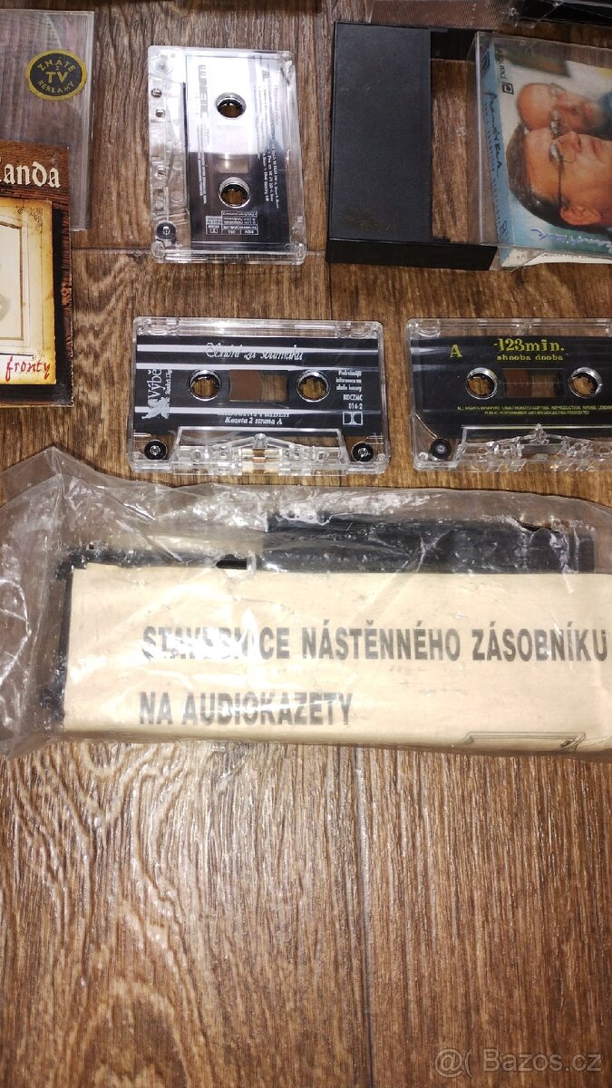 Kazety originální a stojánek - 9