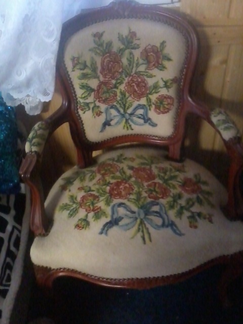 komoda, skříně, křeslo - 9