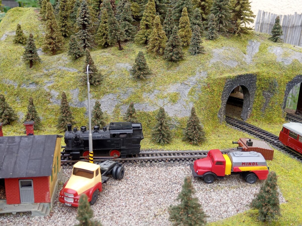 Prodám kolejiště TT plně funkční dva okruhy - 9