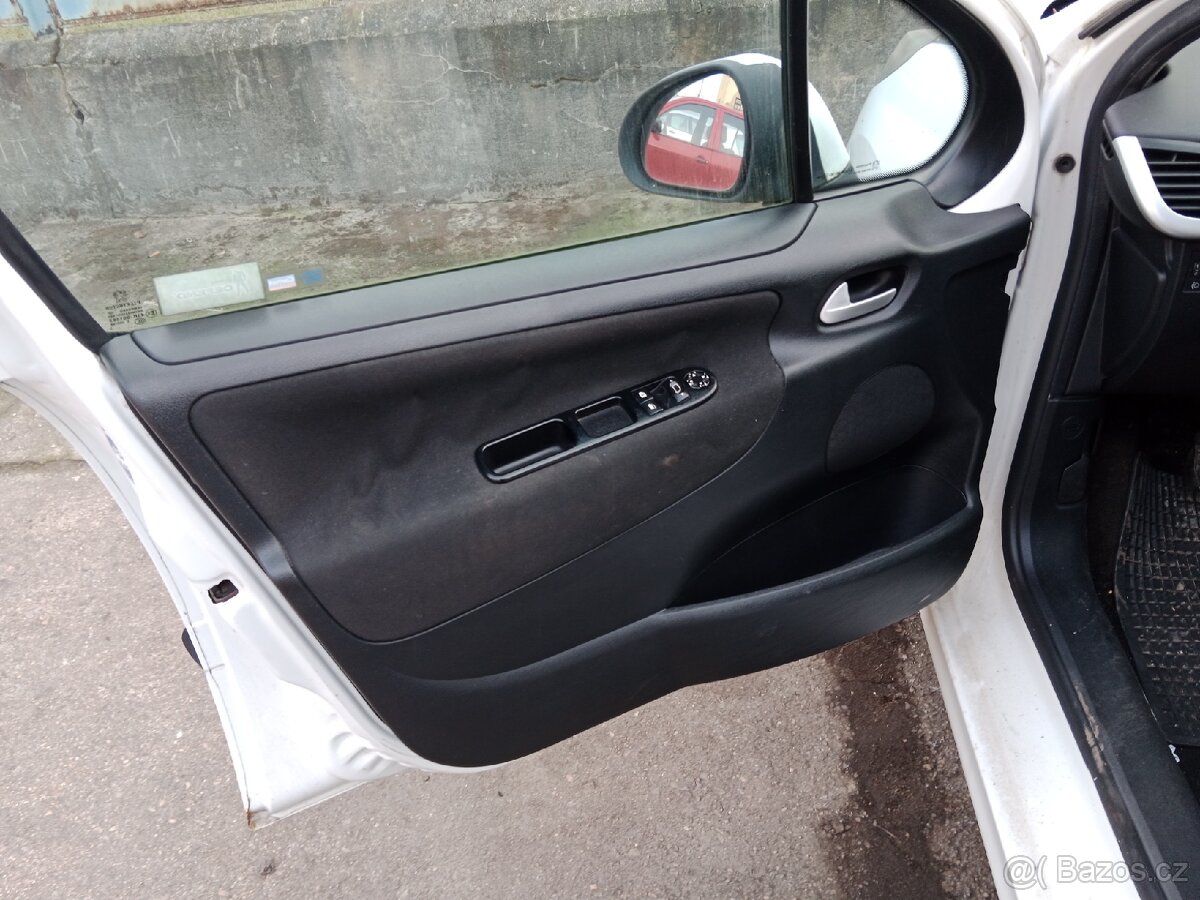 Peugeot 207 1.4 HDi 50 kW díly - 9