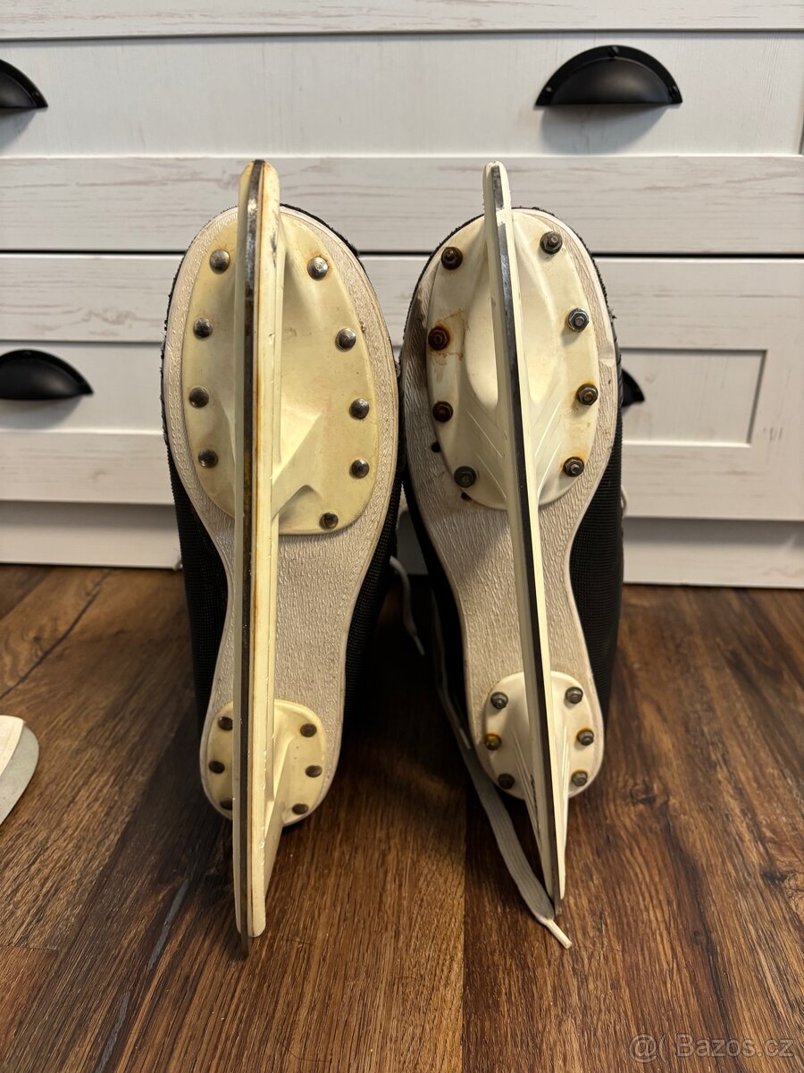 Zimní brusle Chicago 9000 - botas - 9