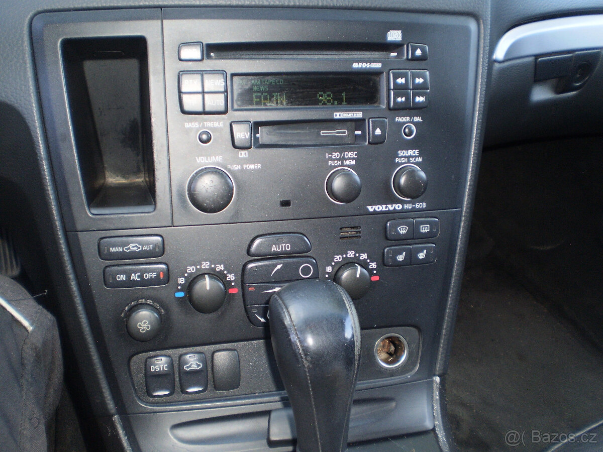 PRODÁM VOLVO V70 D5 AWD 120 kw r.v.2004 T.K.2026 4X4 - 9