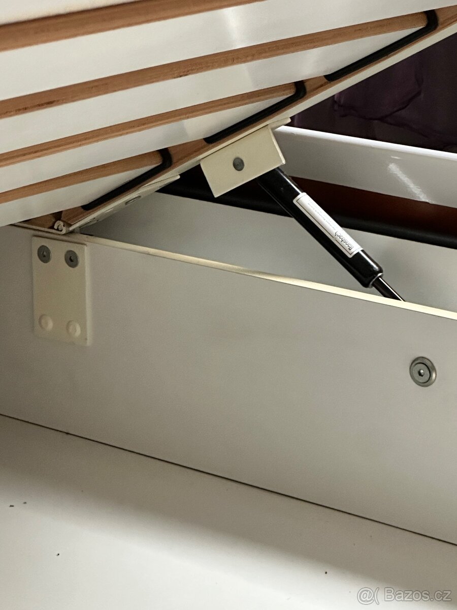 Postel s úložným prostorem - 9