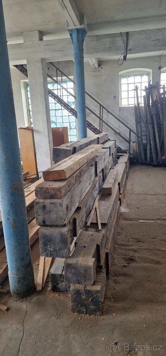 Dřevo různých rozměrů - 9