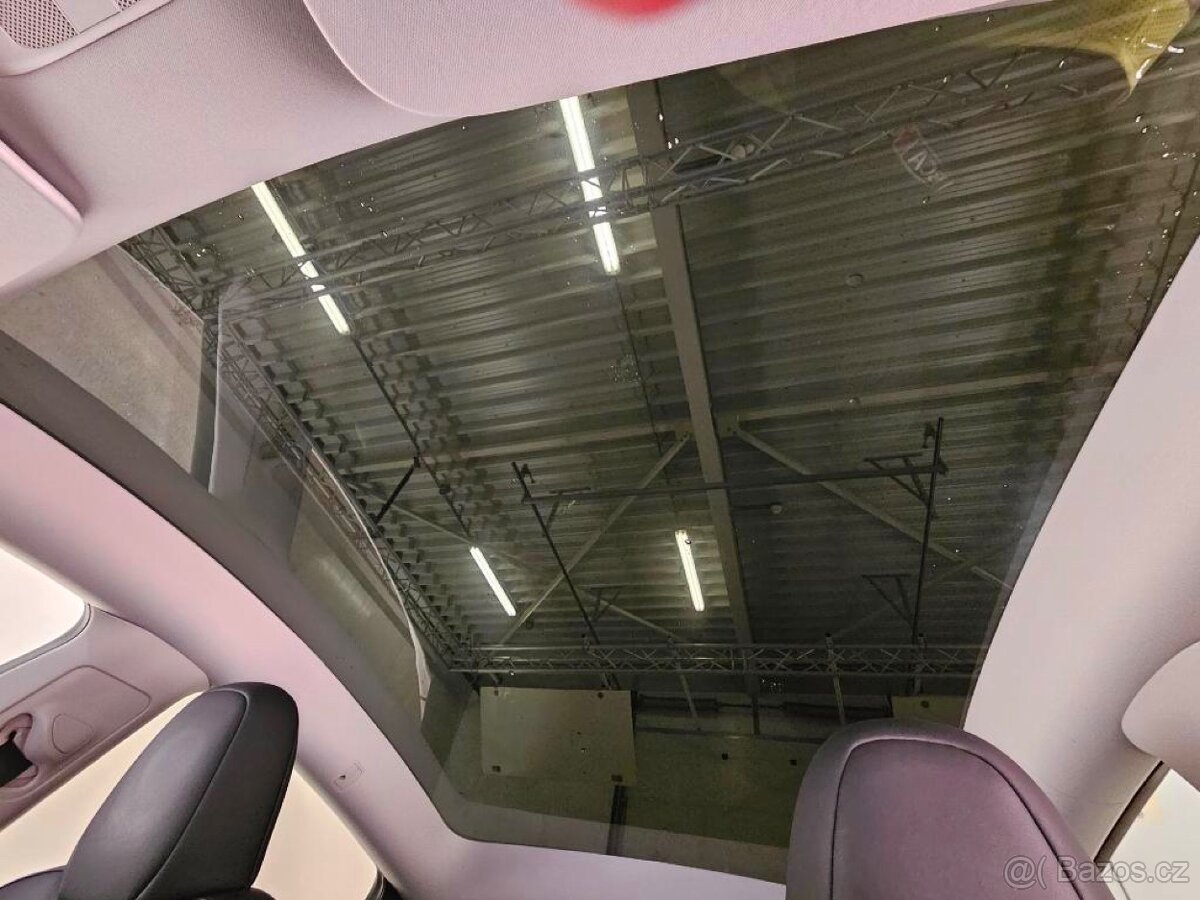 Tesla Model Y RWD (2022) – Deep Blue - 9