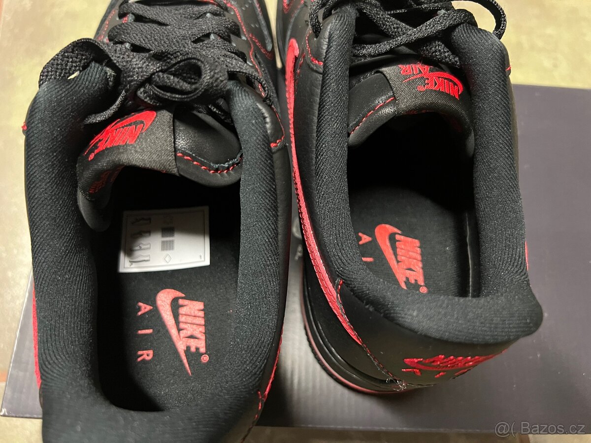 Nike AIR FORCE 1 - 9