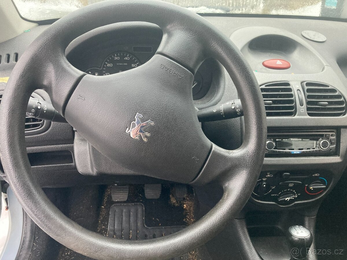 Bouraný Peugeot 206 1.4, benzín - 9
