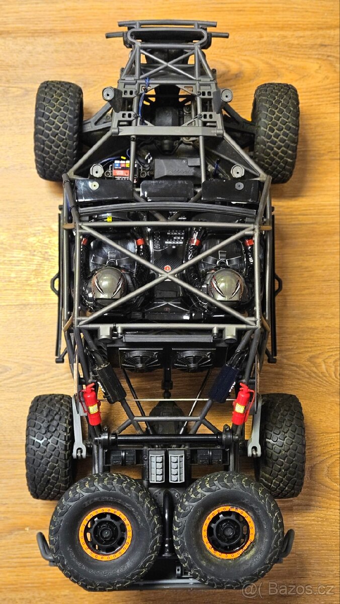 Traxxas UDR 1:8 REZERVOVÁNO DO 29.11. - 9