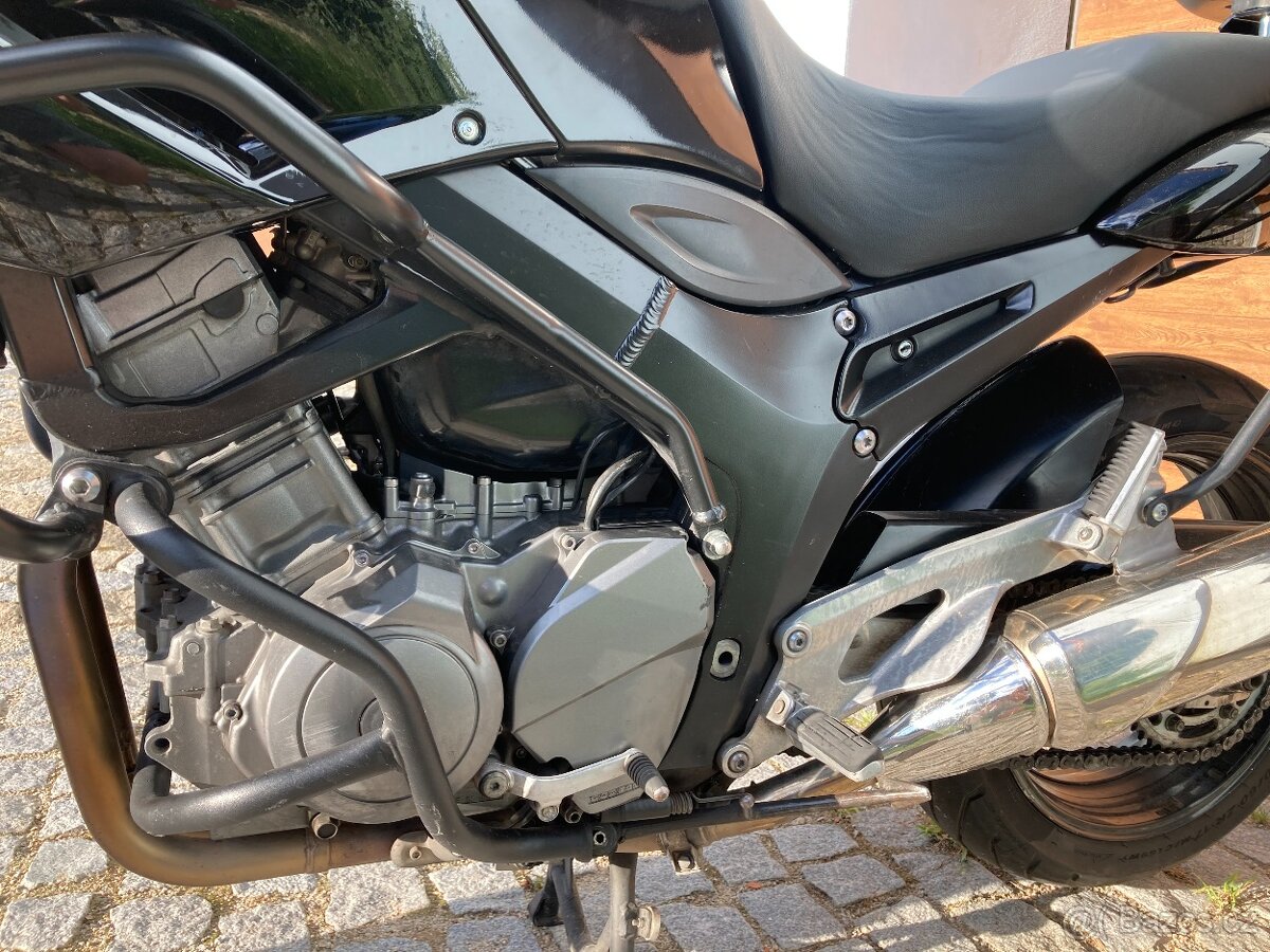 Yamaha TDM 900, r. v. 2009, najeto 50.500 km - 9