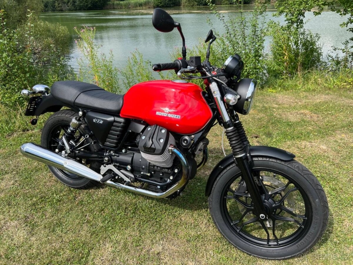 Moto Guzzi V7 II Stone - 9