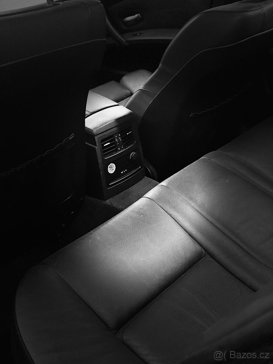 BMW 535d e61, Čr, 2. majitel, kombi, panorama atd - 9