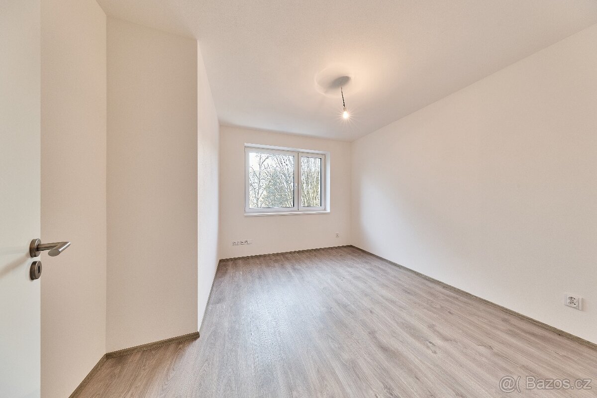 Prodej bytu 3+kk s balkonem (sprchový kout) - 9