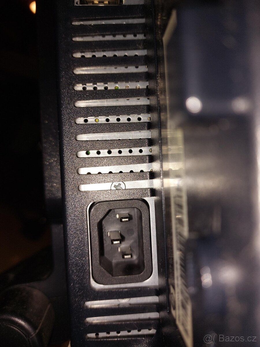 Monitor HP 1740, úhl. 44 cm - 9