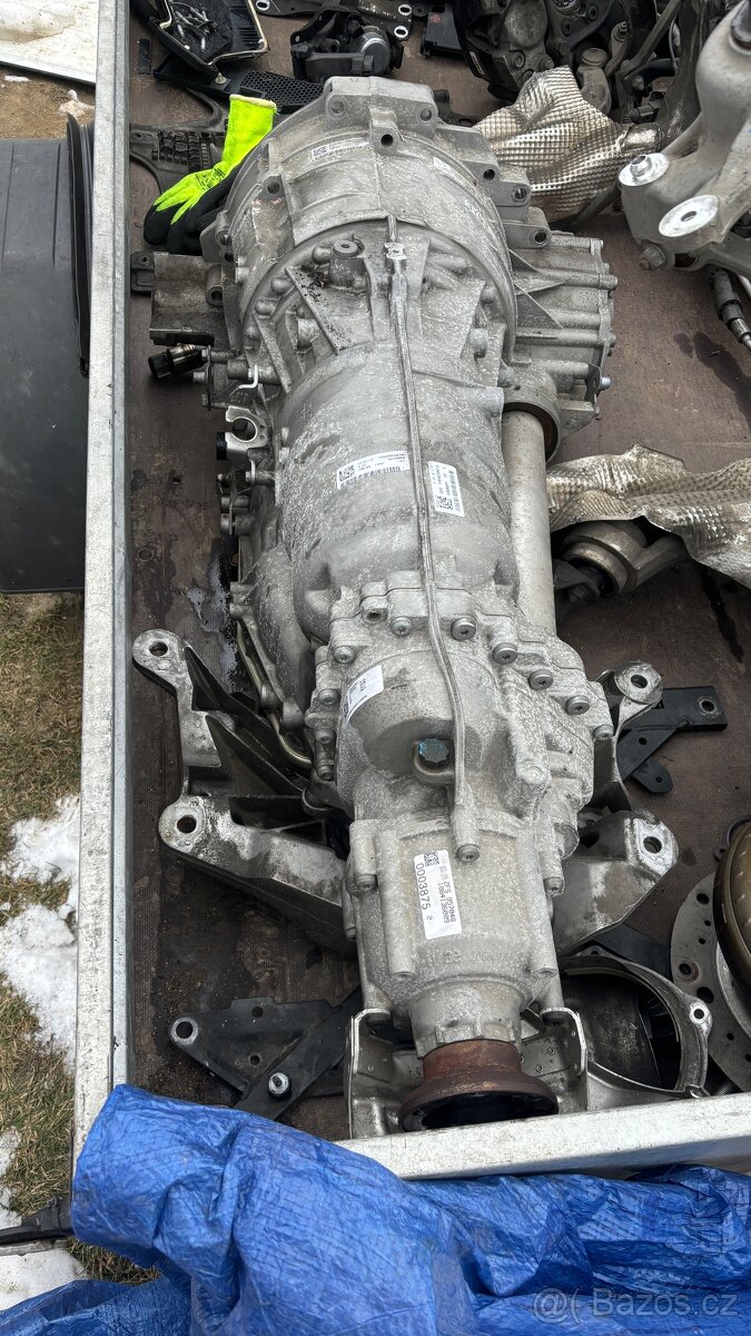 Audi s5 4.2 fsi zbytek dílu z bouračky - 9