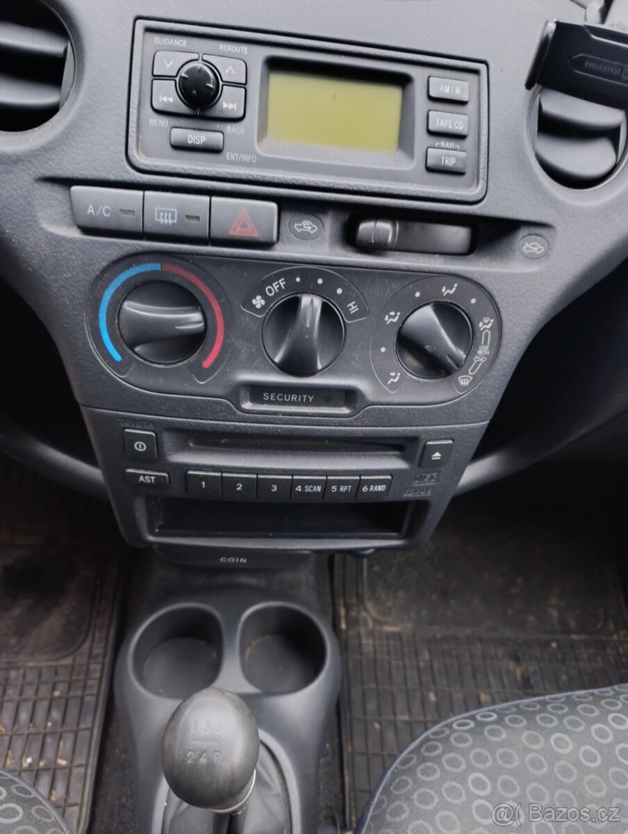 Toyota Yaris 1.0 48kw - 9