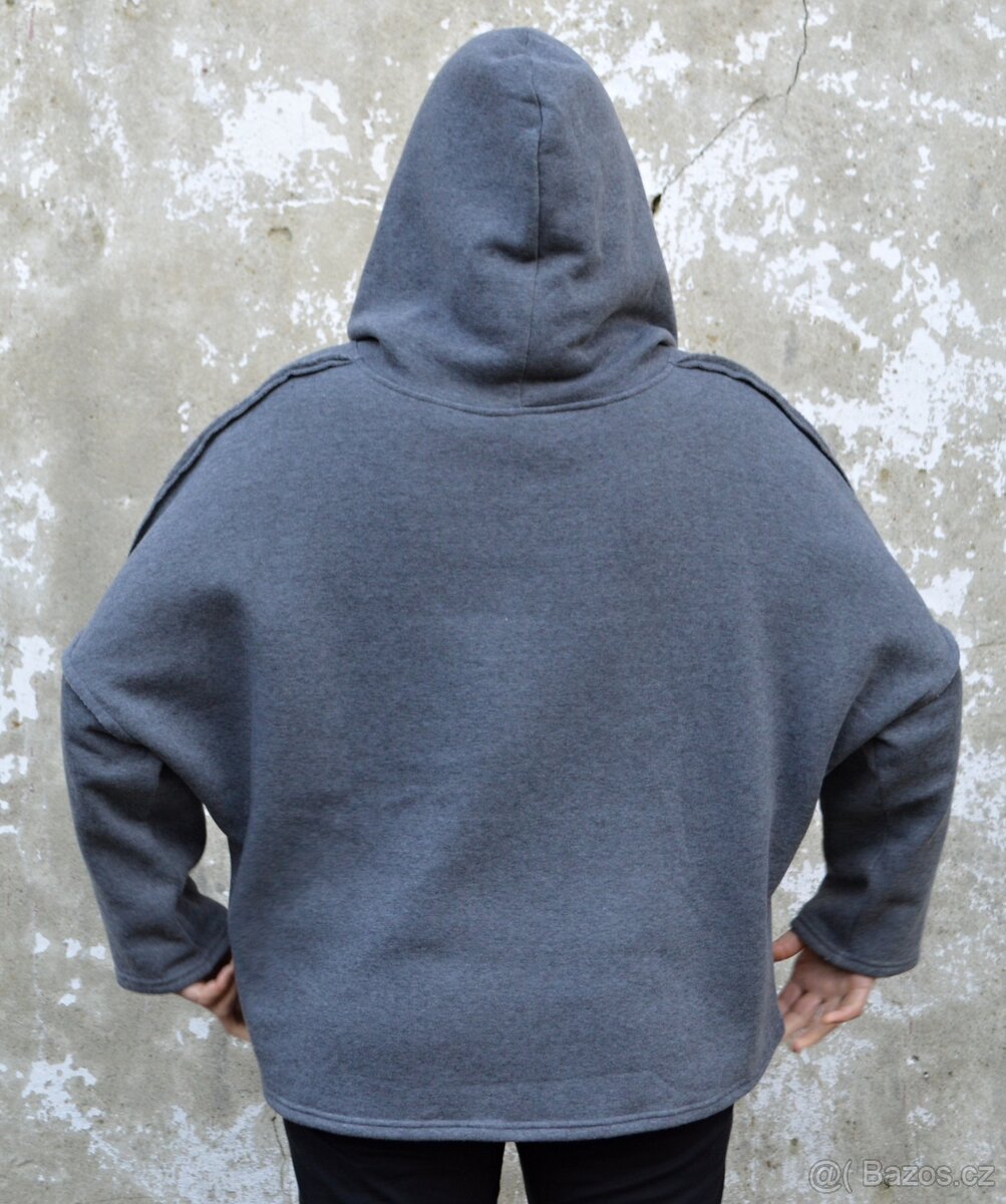 Šedá mikina s vážkou - 9