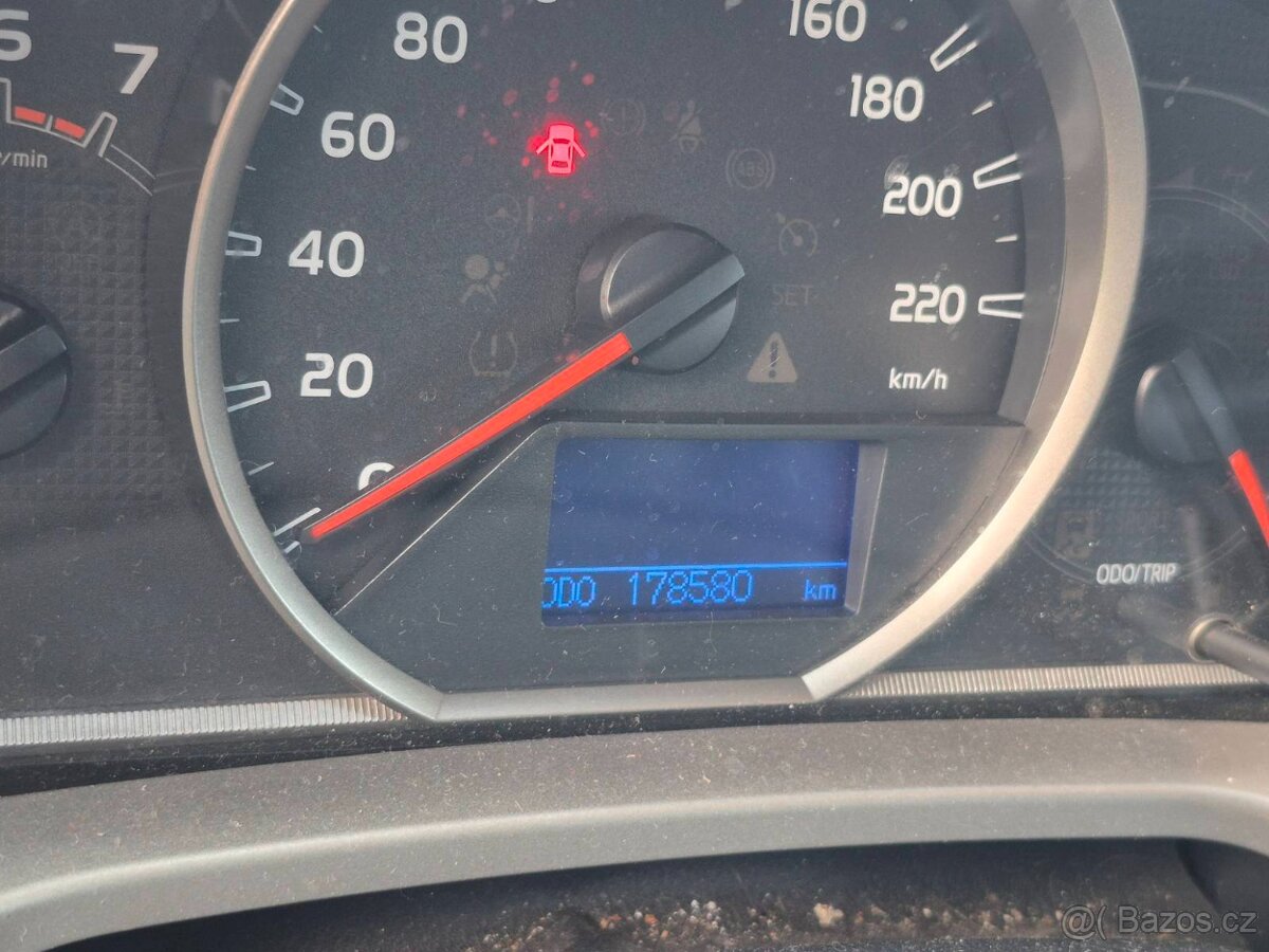 Toyota RAV4 2.0 nafta 2015 tažné 1. majitel - 9