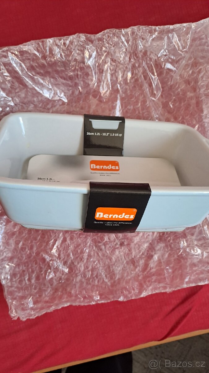 Dortová forma, zapékací misky, lapač vos, květináčky, - 9