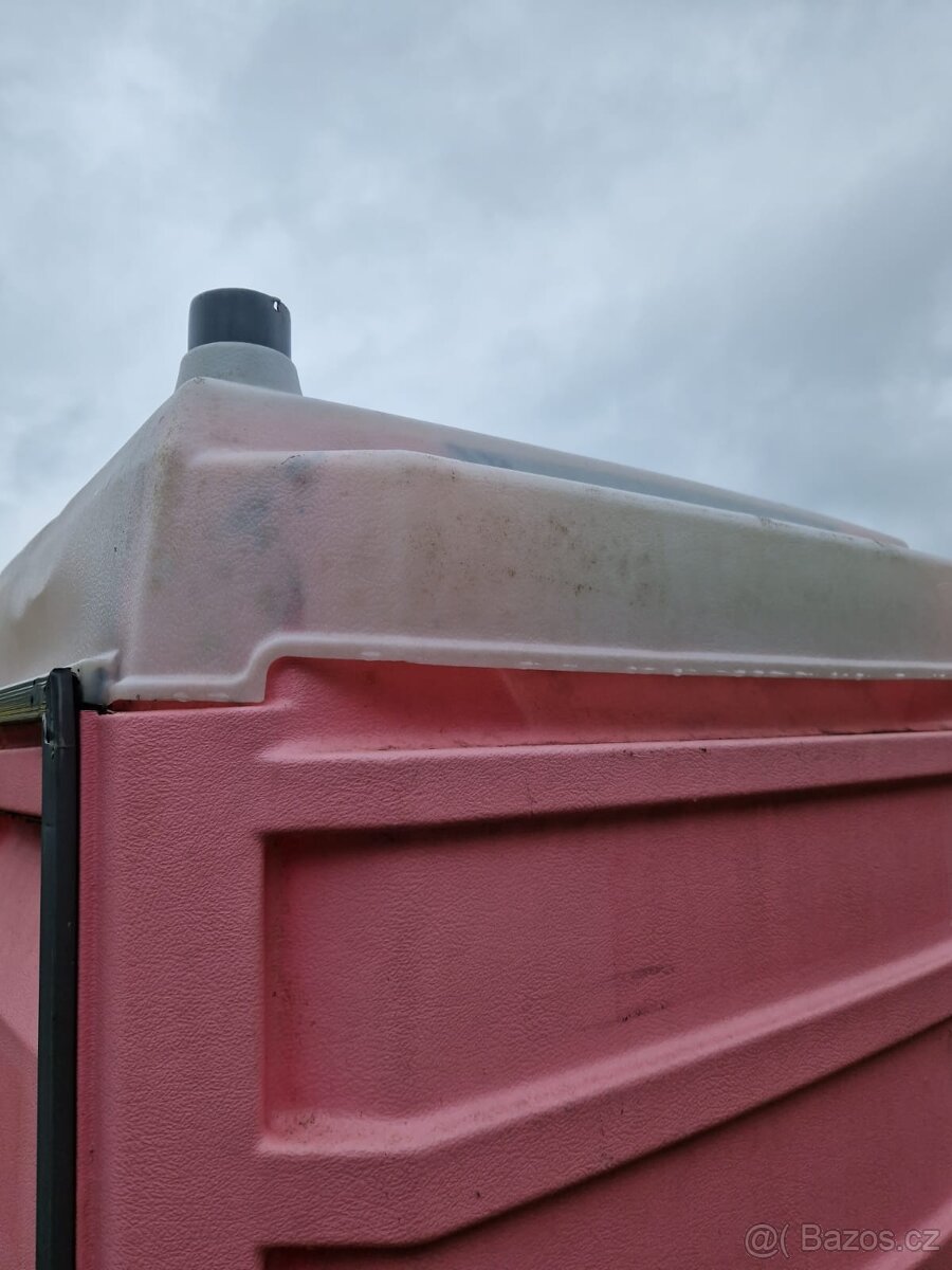 Mobilní wc s umyvadlem a vodou - 9