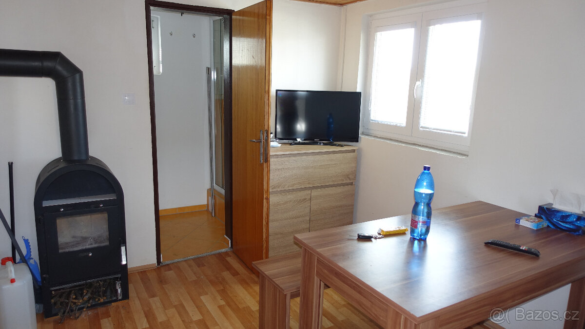 Prodám chatu 45m s pozemkem 368m. Karlovy Vary Doubí. - 9