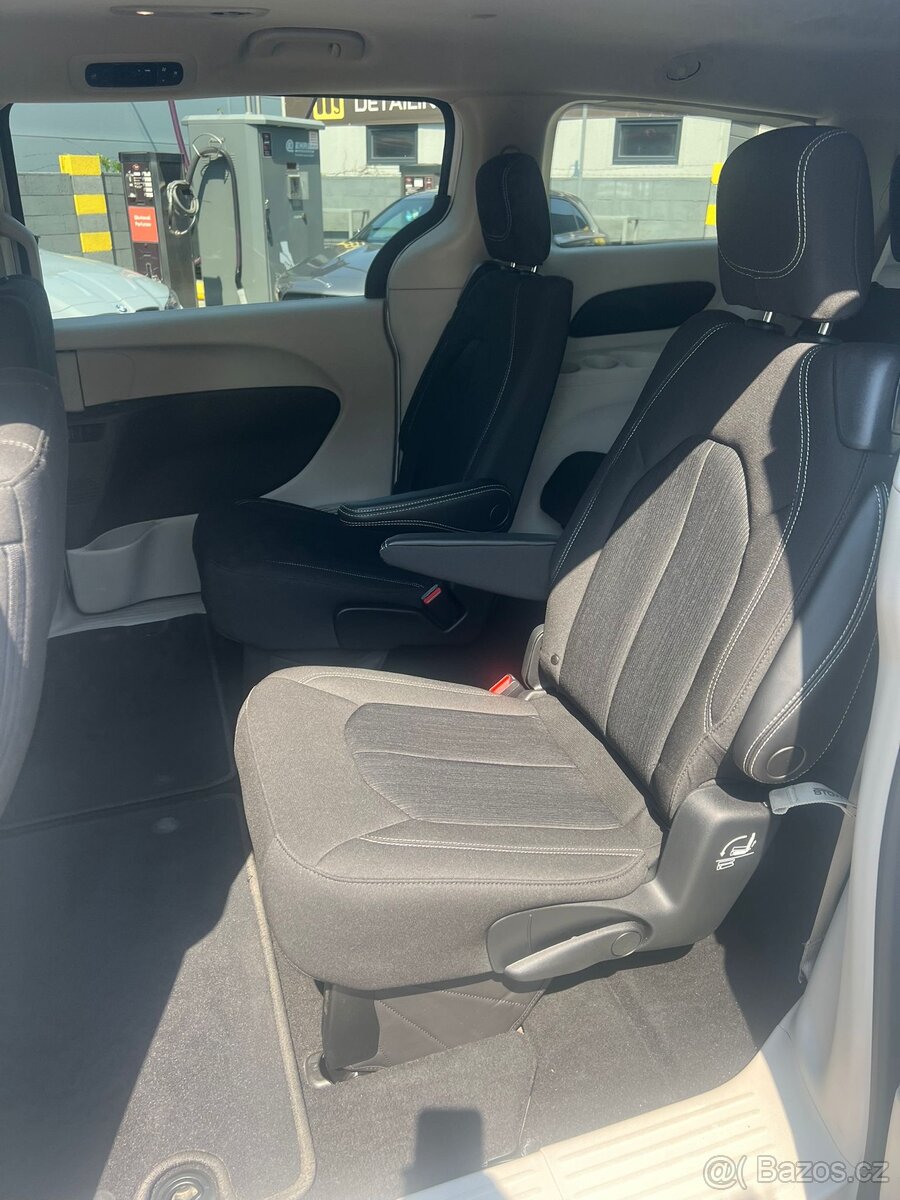 Prodám Chrysler Pacifica 2022 3,6 V6 - 9