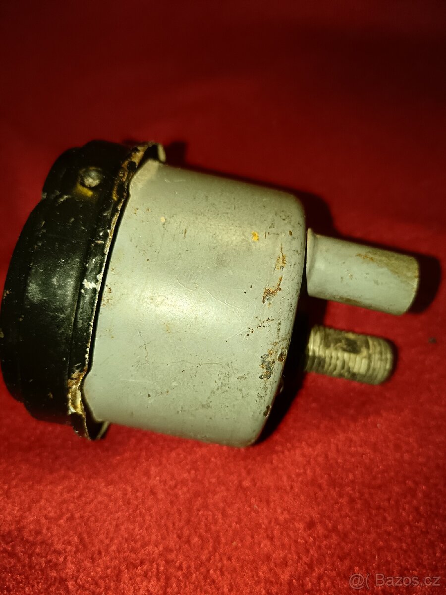 Díly škoda Tatra Praga Lada Jawa ČZ - 9