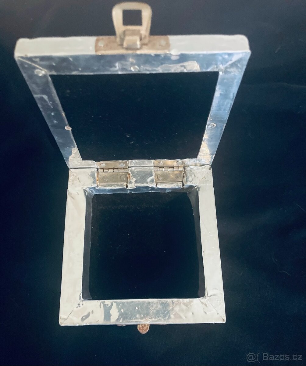 Starožitný šperkovnice a hřeben - 9