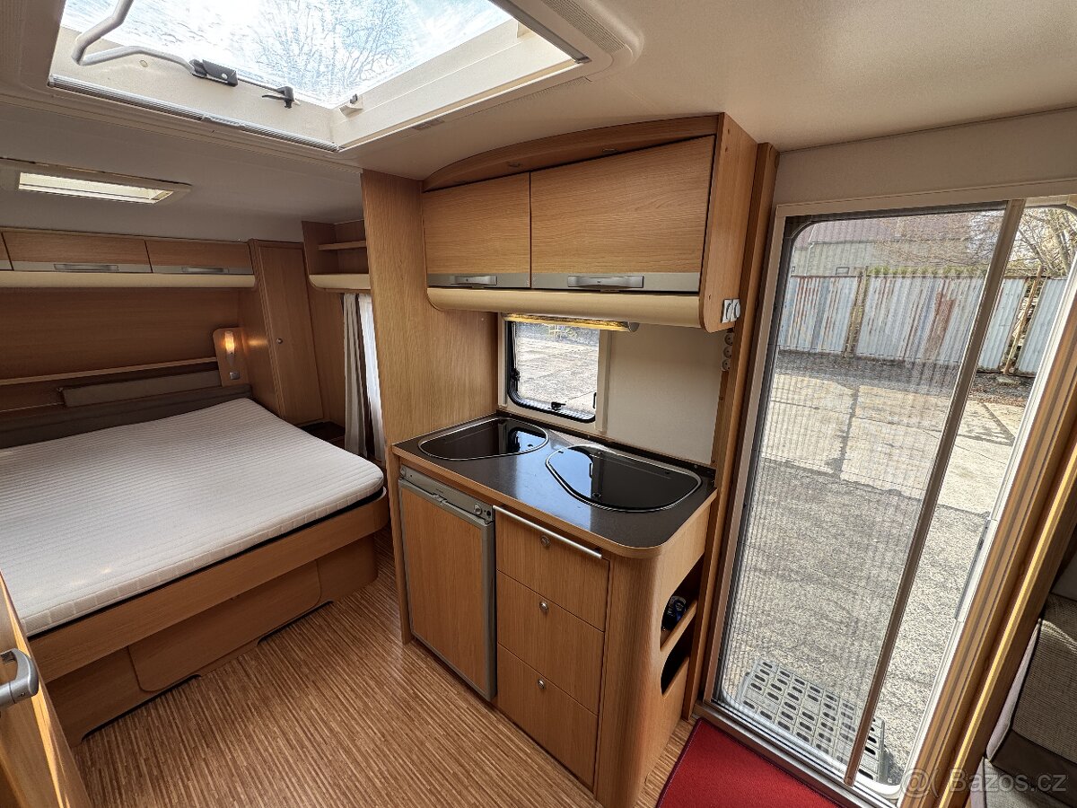 Adria Adora 563 PU ~ Královská postel - 9