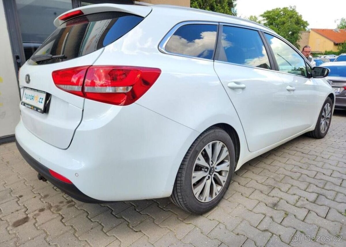 Kia Cee´d 1.6-NAVI-KAMERA-TOP VÝBAVA - 9