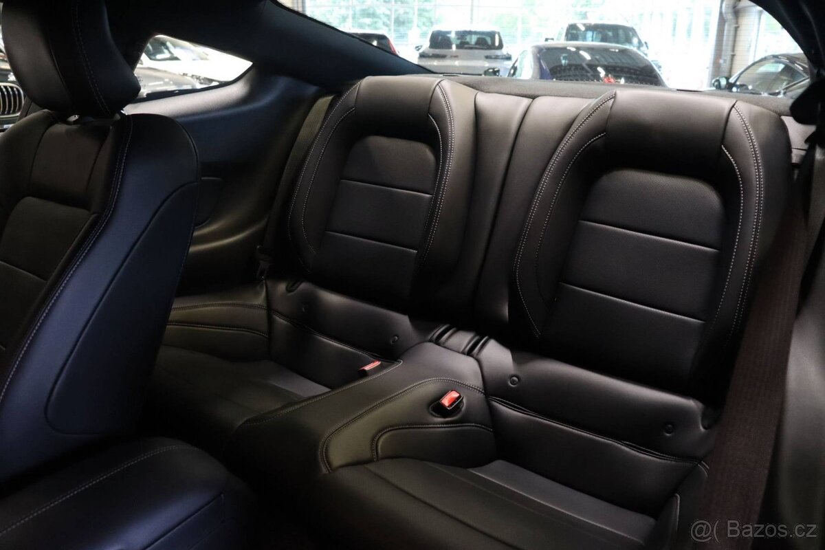 Sportovní kupé Ford Mustang GT - 9