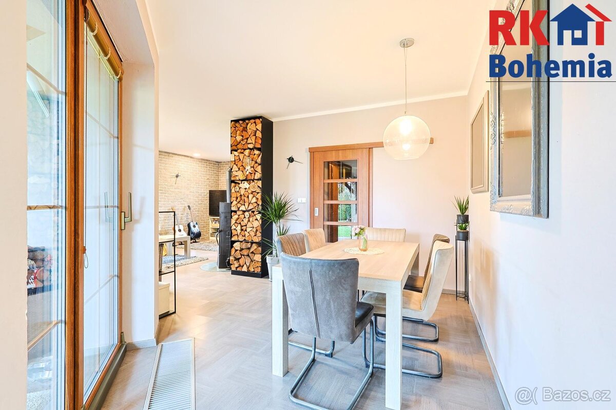 Nabízím Vám k prodeji rodinný dům o dispozici 4+1 s garáží a - 9