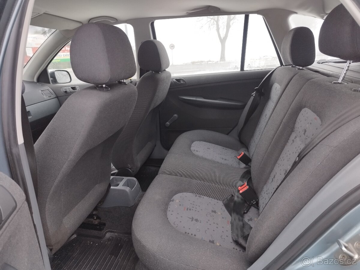 Škoda Fabia 1.2 HTP kombi - 9