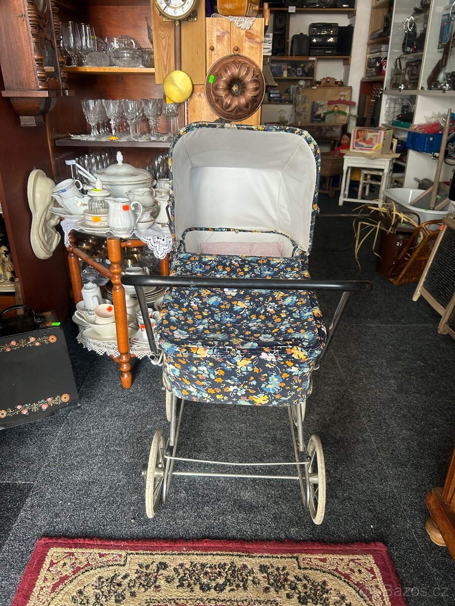 Retro kočárek pro panenky - 9