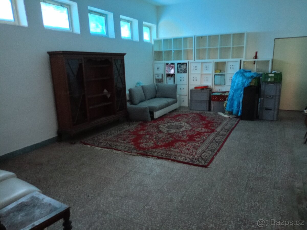 Pronájem domu COOP Jednota nezařizený s možností předělat ní - 9