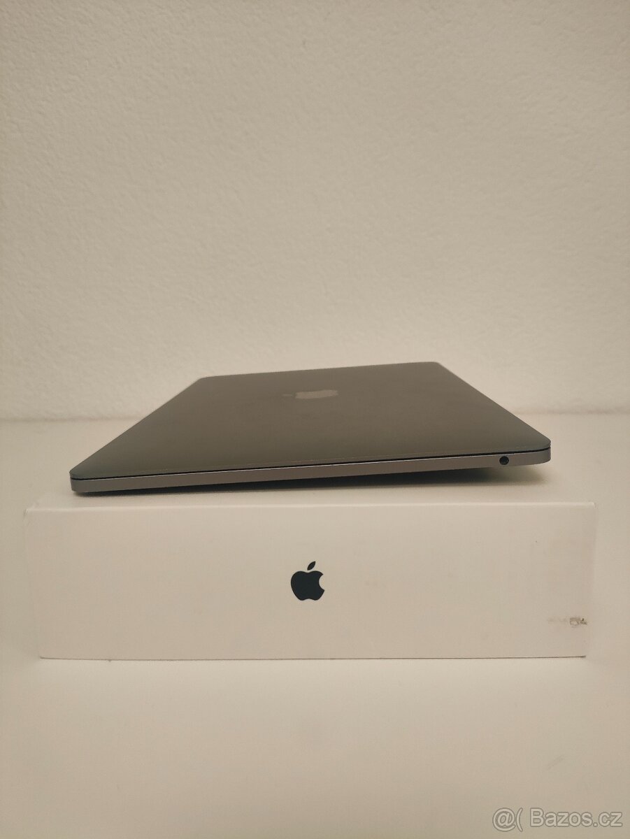 MacBook Pro 2017 | i5 • 8GB • 256GB SSD - 9