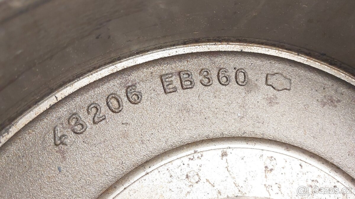 Nissan Navara D40 : Štíty zadních brzd - 9