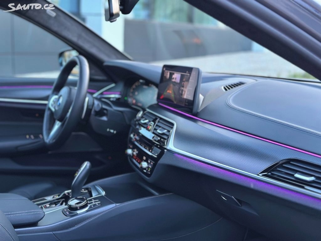 BMW Řada 5, M550i V8|390kW|Laser|DPH|Bufík - 9