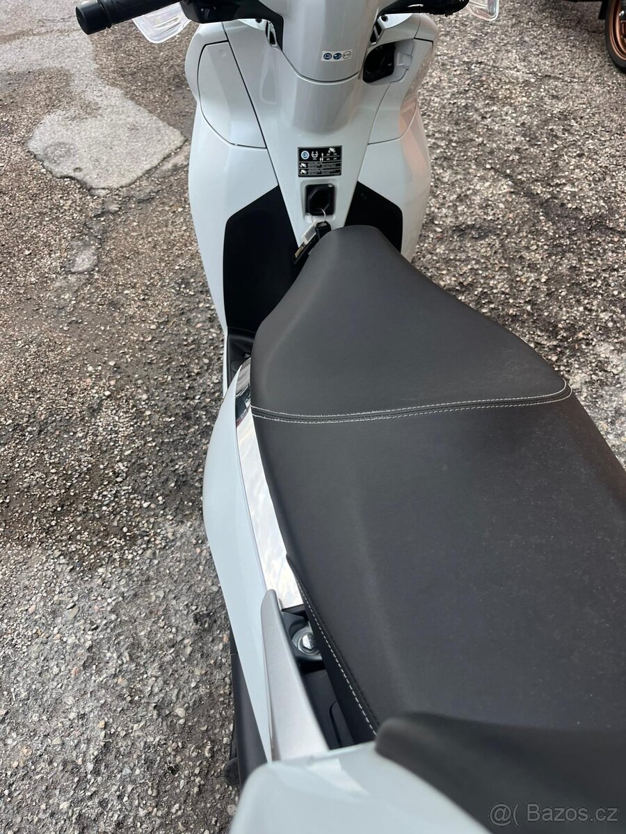 Honda SH 300i ABS (2017) TOP stav - 9