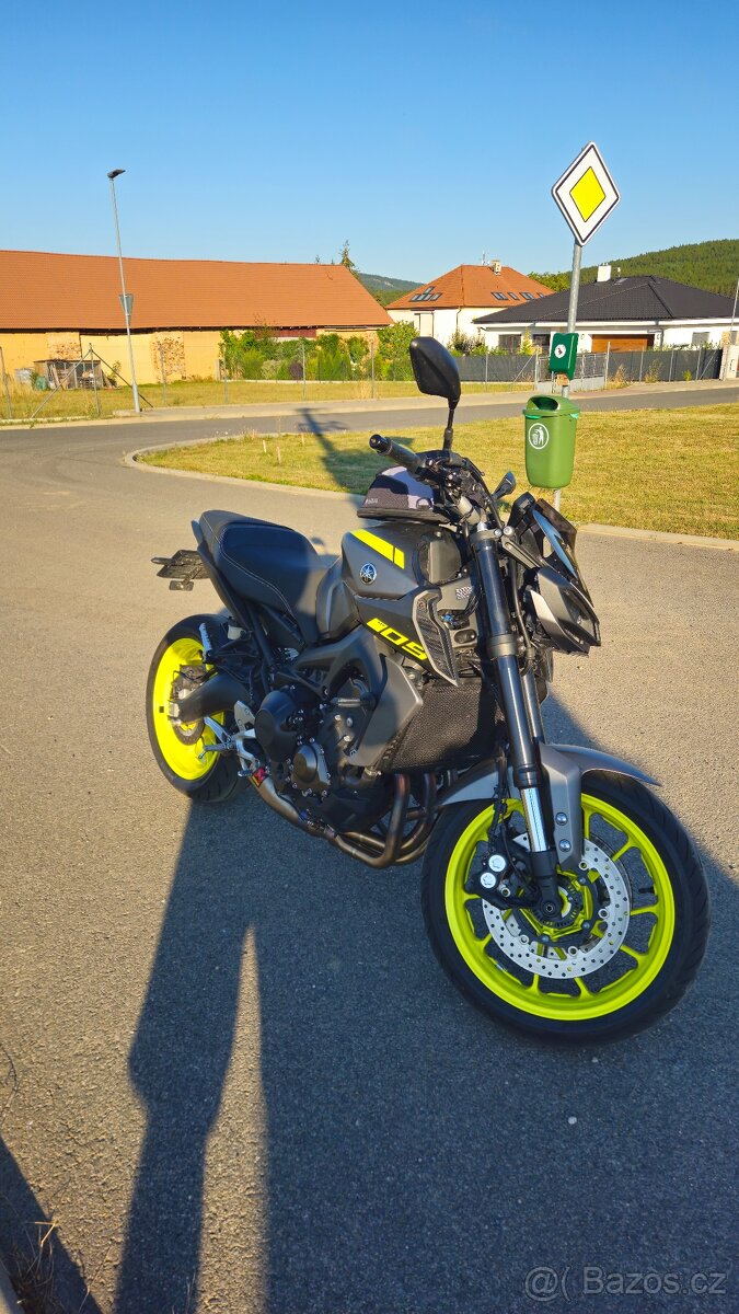 Yamaha mt 09 - 9