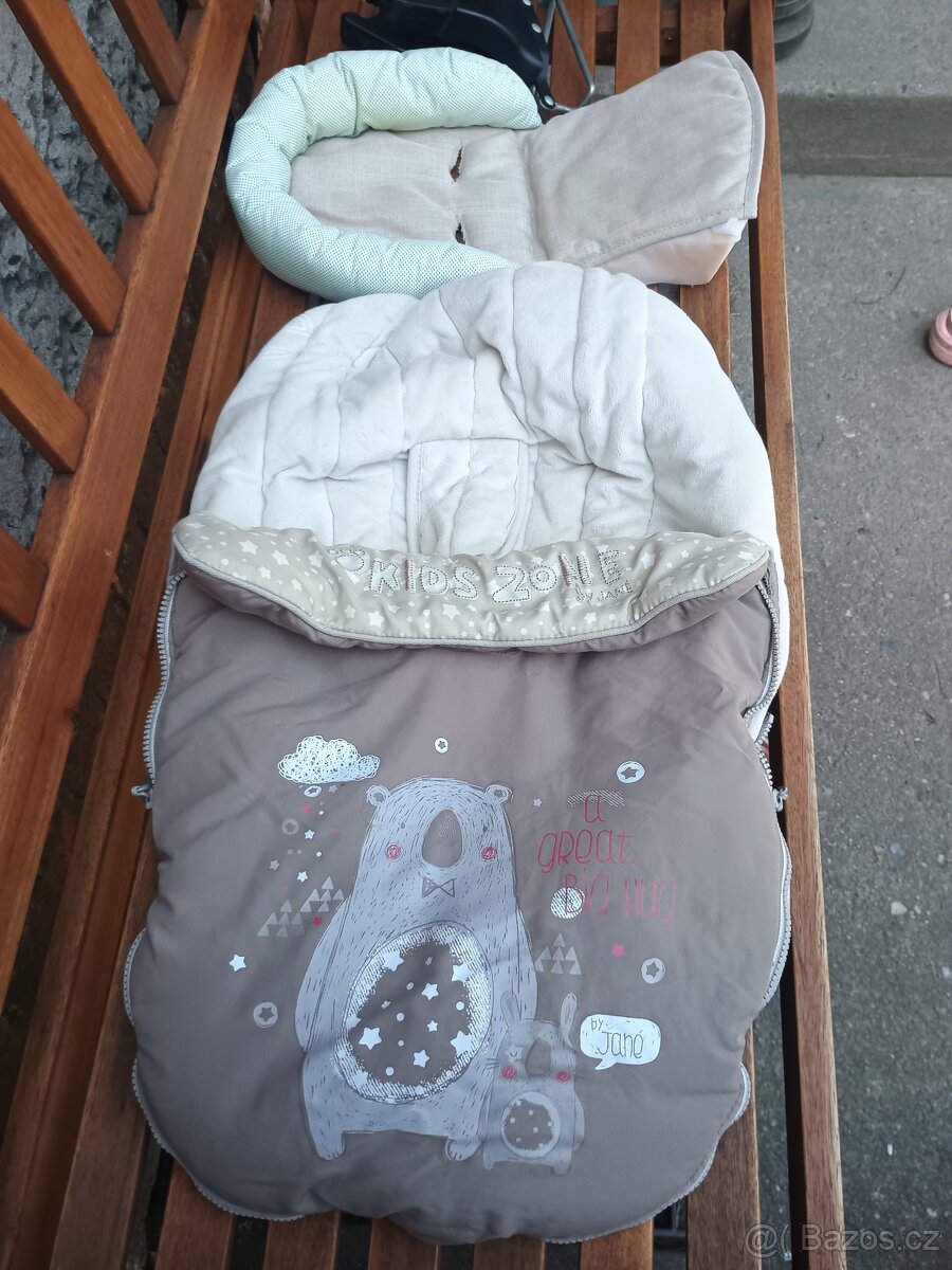 Maxi Cosi Cabrio Fix + adaptéry + fusak - 9