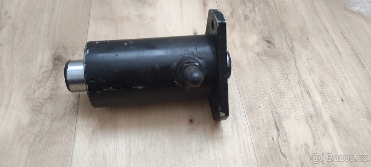 Duté, průchozí hydraulické válce - 9