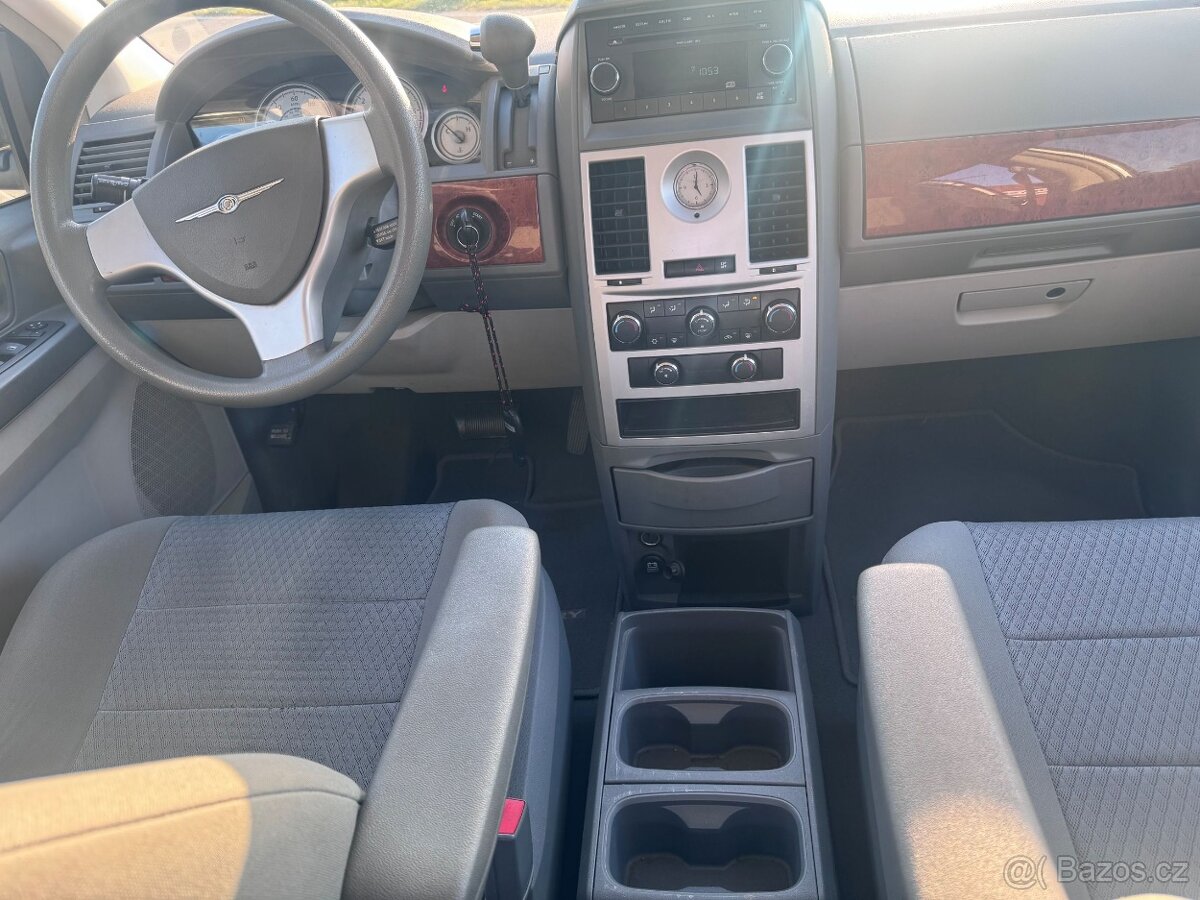 Chrysler Town Country 3,3 V6 RT 2009 DPH - 9